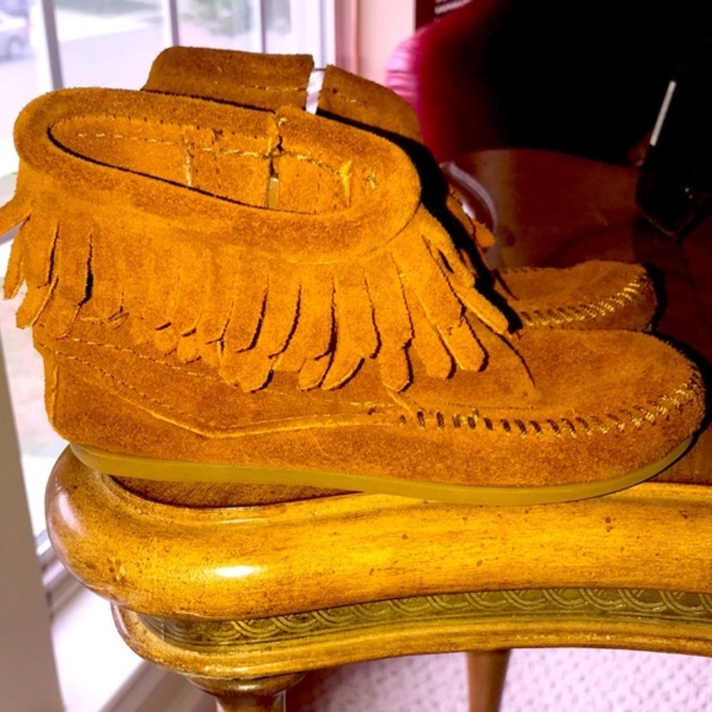 Brown Suede Minnetonka Boots for Kids! Like New!